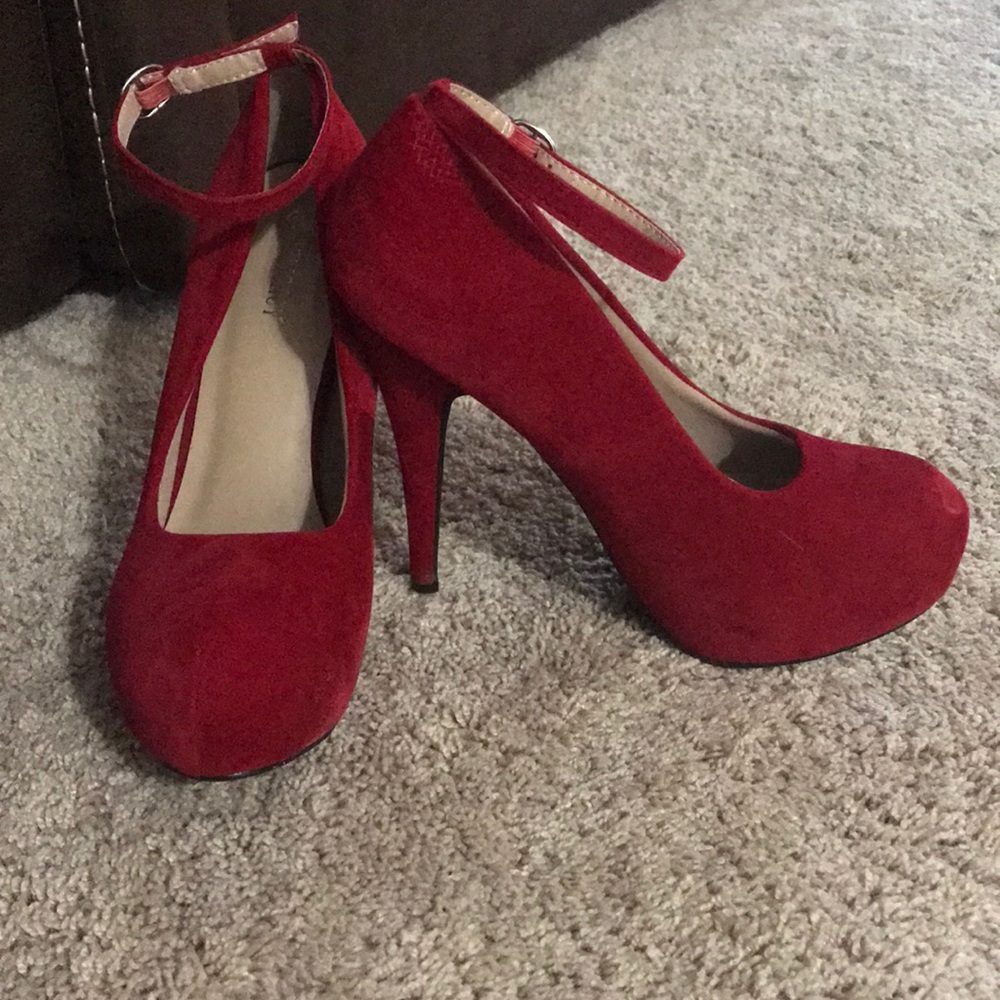 Red high pumps